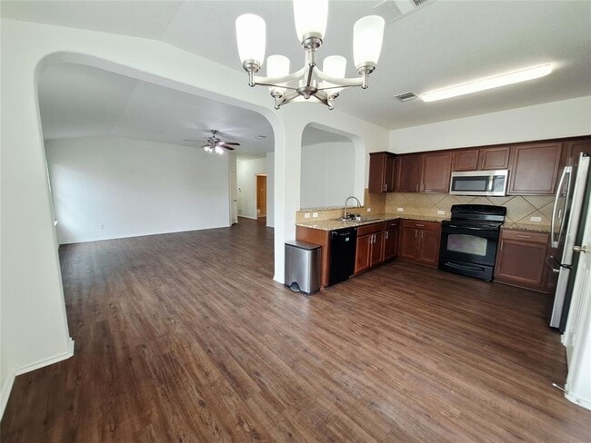 Building Photo - 325 Comal Run