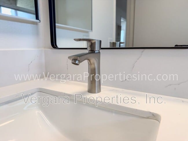 Building Photo - 18012 Manhattan Pl