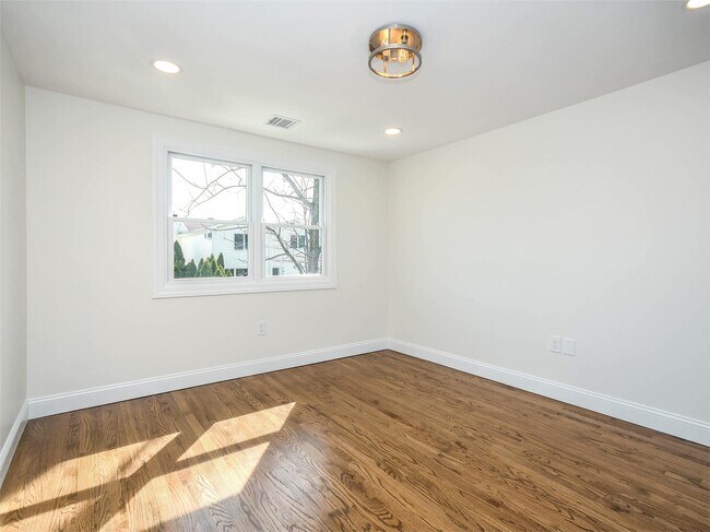 Building Photo - 50 Graywood Rd