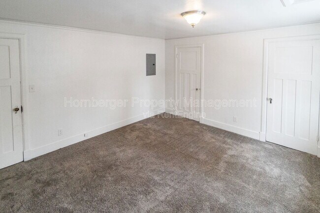 Building Photo - 1108 W 12th Ave