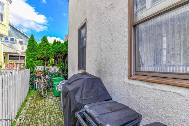 Building Photo - 113 Central Ave