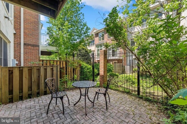 Building Photo - 7489 Carriage Hills Dr