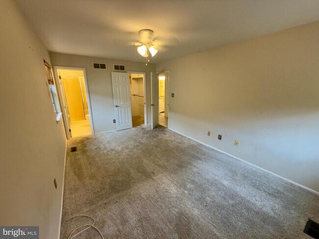 Building Photo - 9109 Diplomat Pl