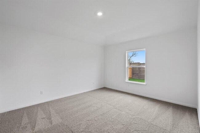 Building Photo - 14404 Wahlbergs Wy