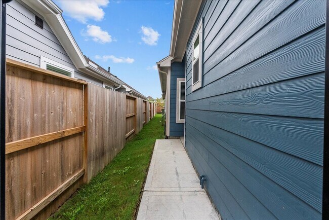 Building Photo - 10123 Crescendo Wy