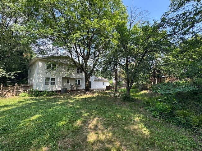 Building Photo - Spacious And Elegant 4 Bed 3 Bath Home Wit...