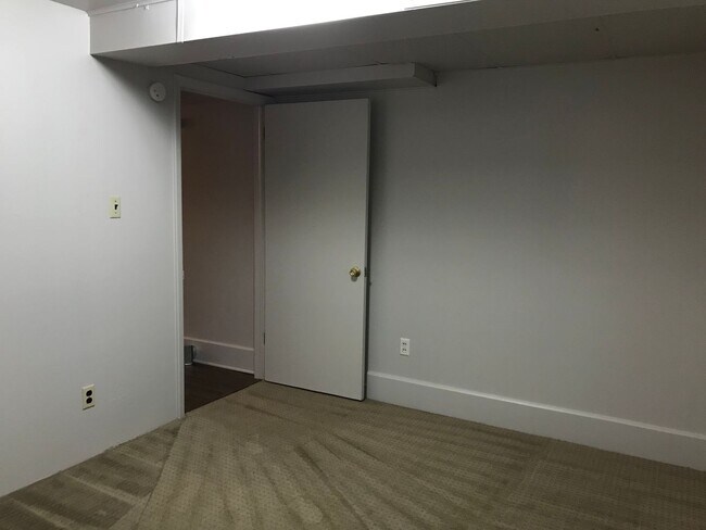 Building Photo - 3900 Yarrow St