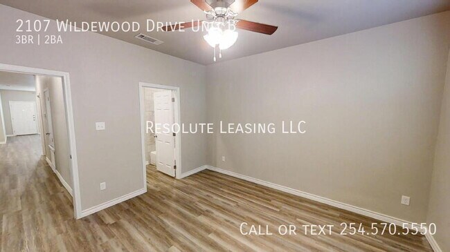 Building Photo - 2107 Wildewood Dr
