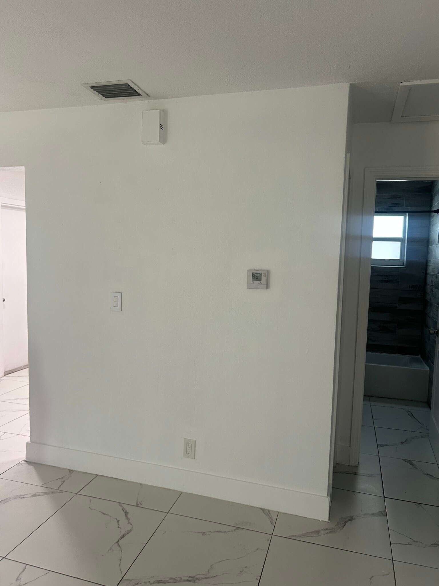 Building Photo - 154 NW 14th Way