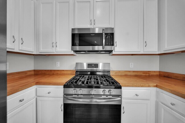 Building Photo - 408 Holmes Blvd