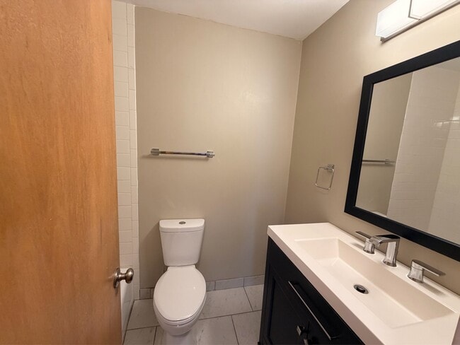 Building Photo - 1092 Sherbrooke Dr