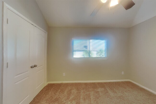 Building Photo - 3631 Royal Royce Dr