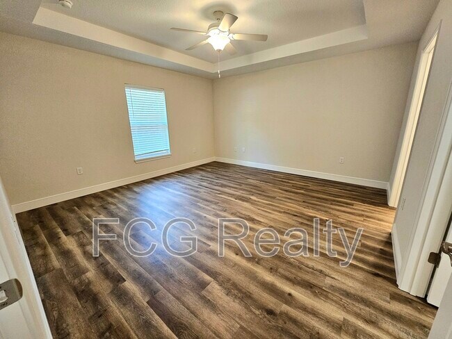Building Photo - 661 E Vercelli Ln