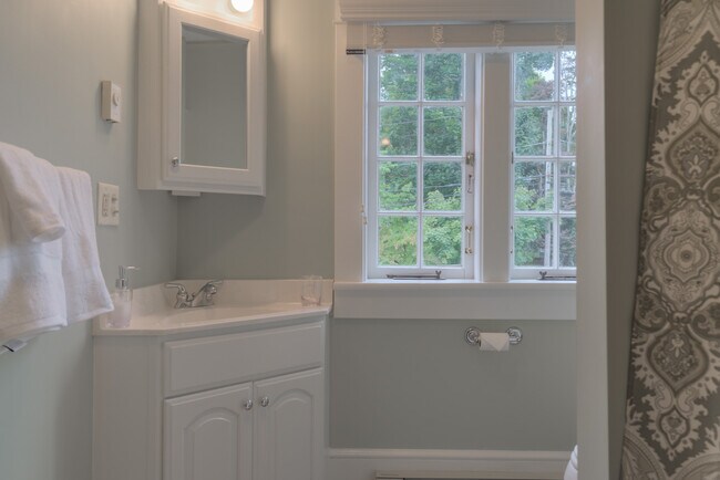 Building Photo - 207 Otey St