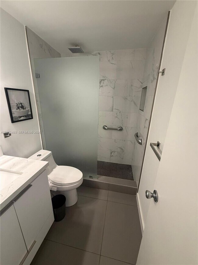 Building Photo - 13105 Ixora Ct