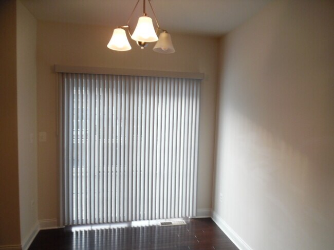 Building Photo - Luxury Townhome- Anne Arundel, MD