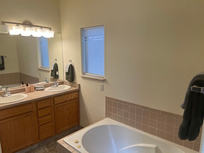 Building Photo - 2902 Quasar Dr