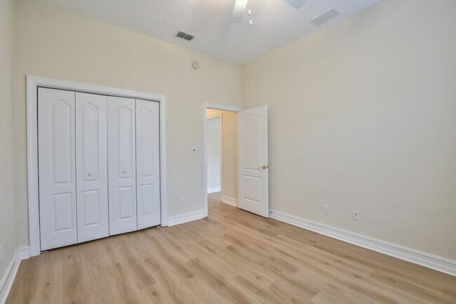 Building Photo - 1661 Harbor Club Dr