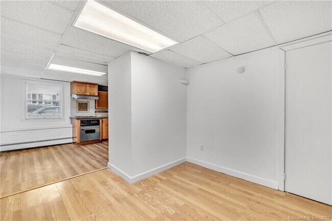 Building Photo - 11 Hallmark Pl