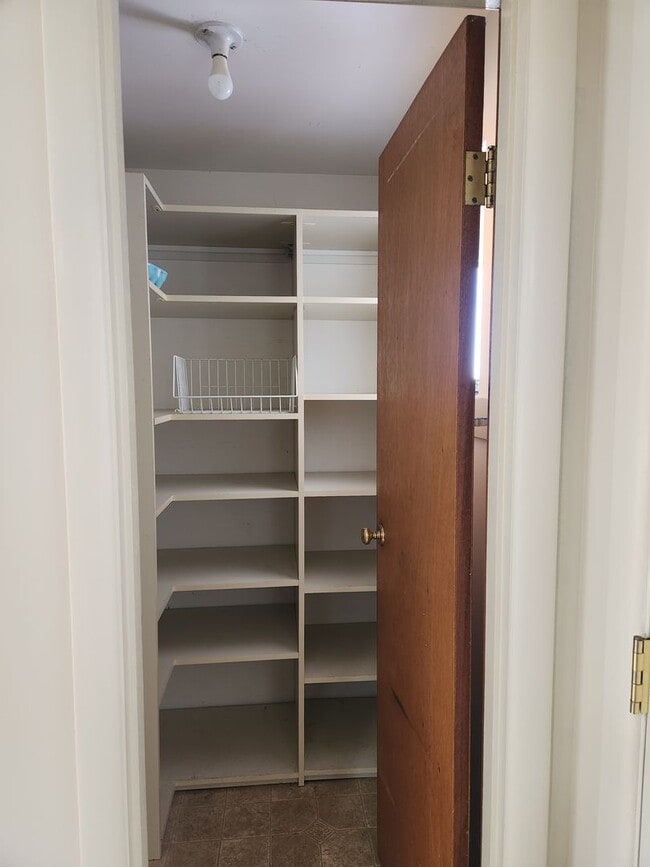 Building Photo - West Valley 3 bedroom country home with 3 bay shop