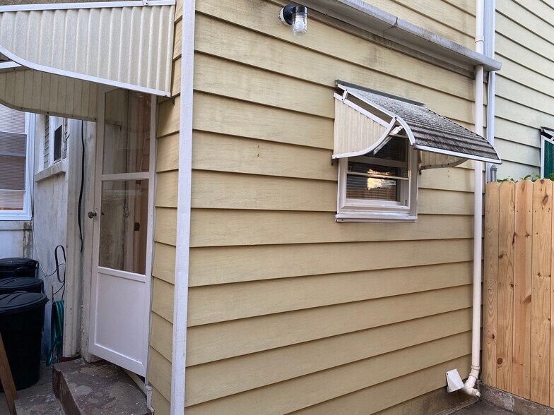 Rear Fenced Yard - 3145 Almond St