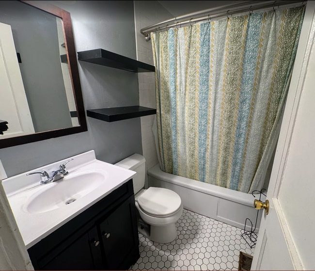 Building Photo - 4BR w/ Detached Garage near Downtown Louisville