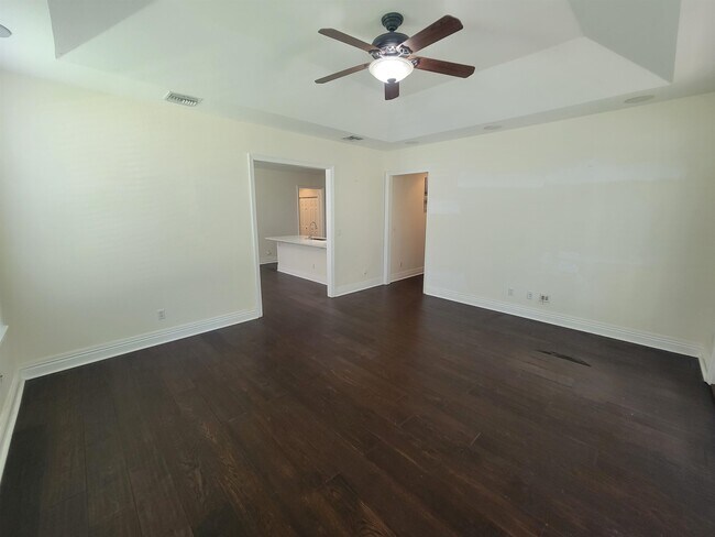 Building Photo - 3773 Overlook Dr