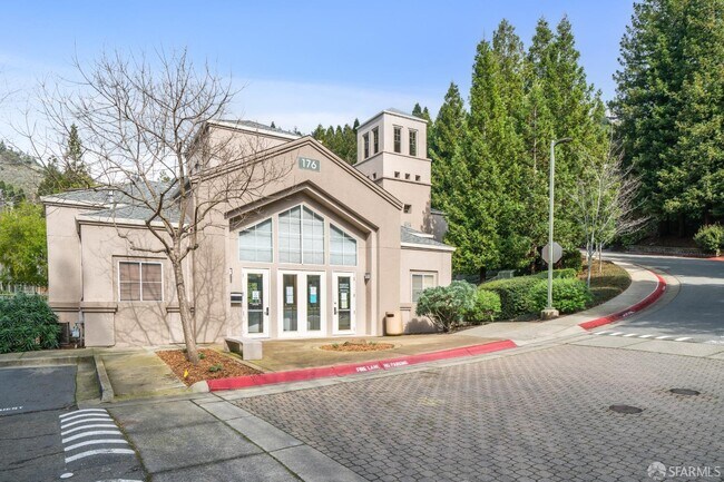 Building Photo - 220 Caldecott Ln