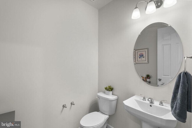 Building Photo - 68 SNOWDROP Dr