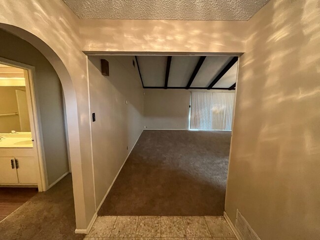 Building Photo - 4526 Maybrook Woods St