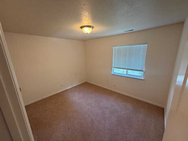 Building Photo - 4077 S Clipper St