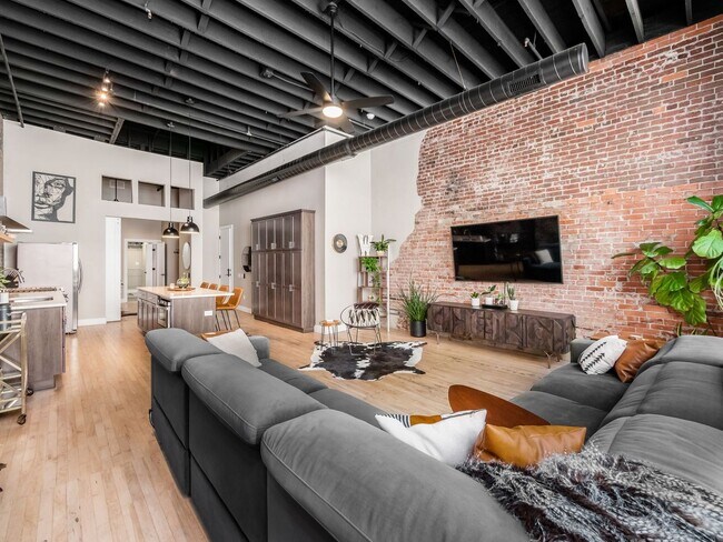 Building Photo - The Lofts at 44