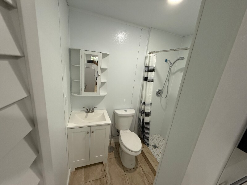 Building Photo - 231 W 41st St