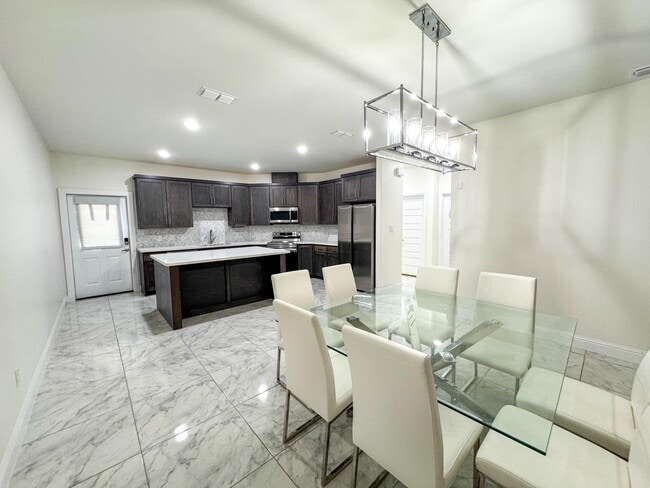 Building Photo - 1421 Eagles Ln