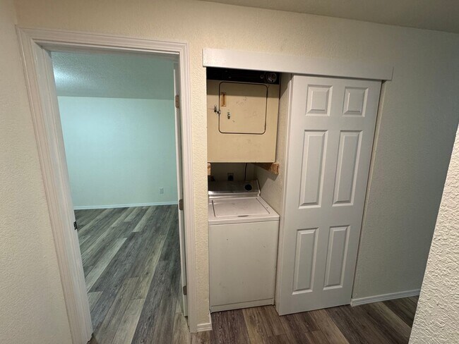 Building Photo - 306 S 20th St