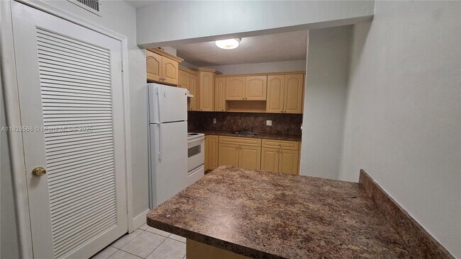 Building Photo - 4163 SW 67th Ave