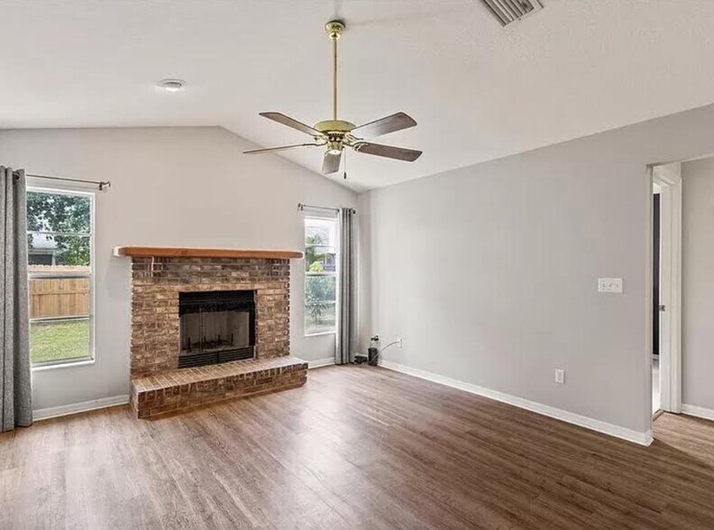 Building Photo - 1547 Spring Ridge Cir