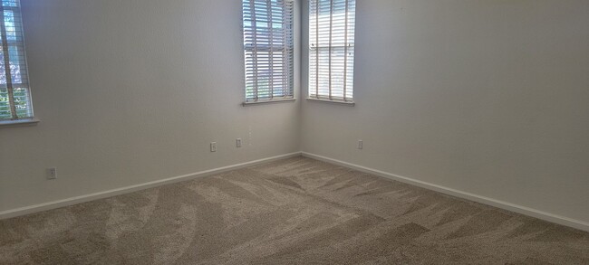 Building Photo - Natomas Park 5 bedroom 3 full bath home av...