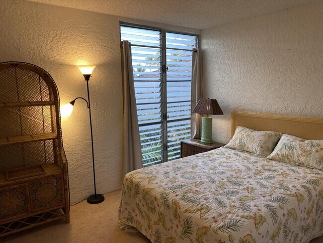 Building Photo - 75-6016 Alii Dr #222