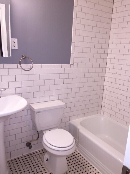 Bath - 2112 Garfield Ave