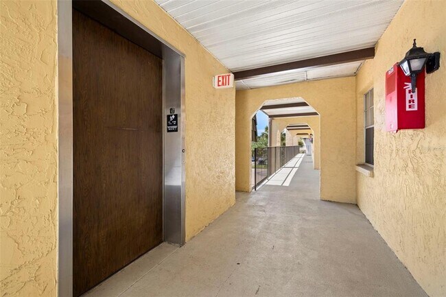 Building Photo - 8699 Bardmoor Blvd