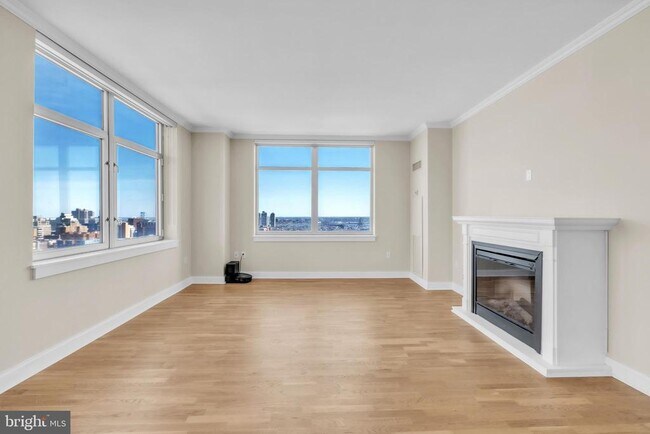 Building Photo - 400 S Broad St