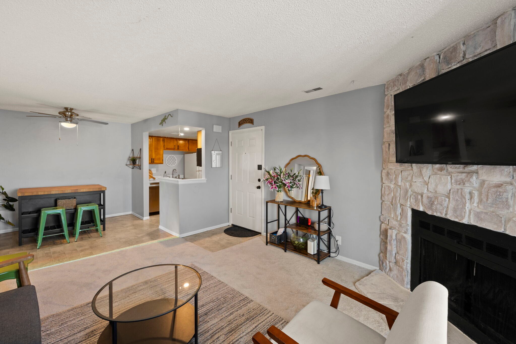 Building Photo - 814 Tenderfoot Hill Rd