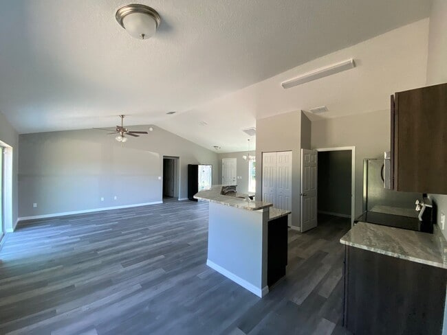 Building Photo - Desirable SW Ocala Neighborhood 3/2/2 **WON"T LAST**