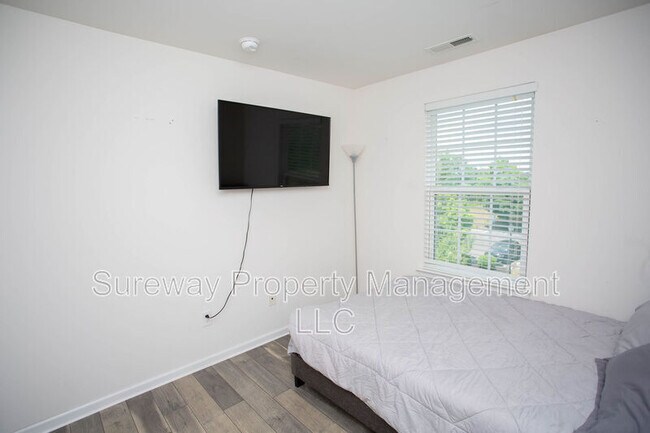Building Photo - 172 Fela Dr