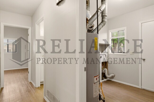 Building Photo - 5026 W Newell St