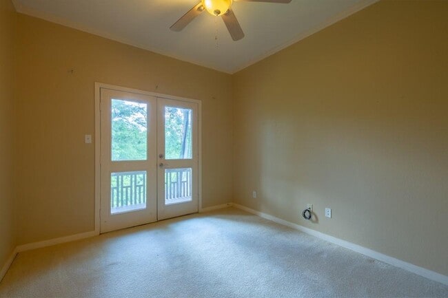 Building Photo - 10907 Legends Ln