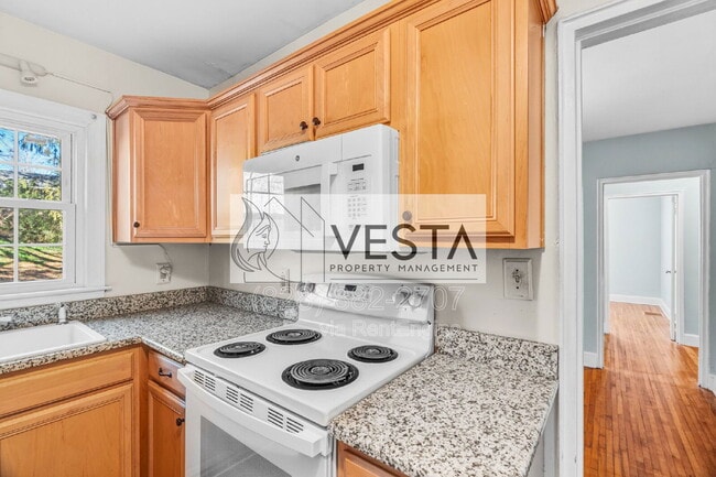 Building Photo - 18 Canterbury Rd