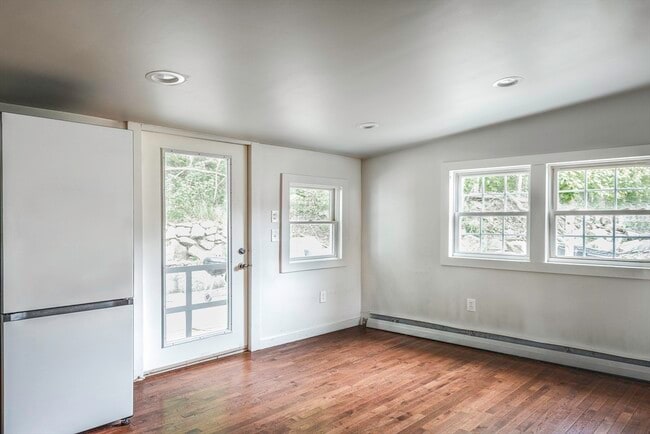 Building Photo - 127R Leonard St