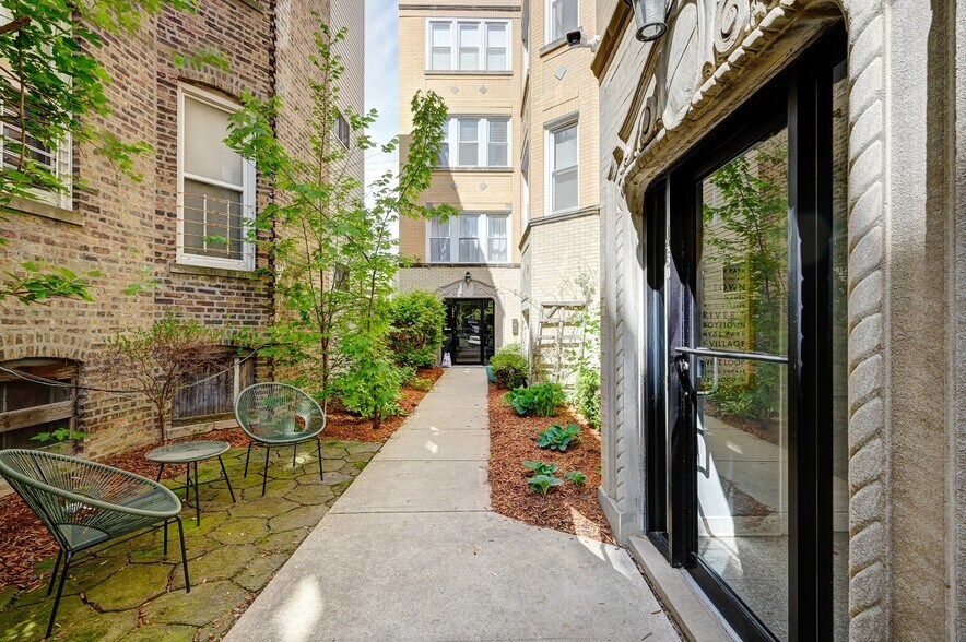 Building Photo - 1430 N Maplewood Ave